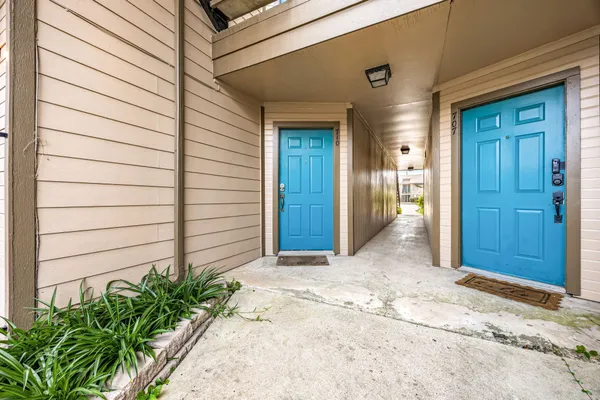 a view of entryway