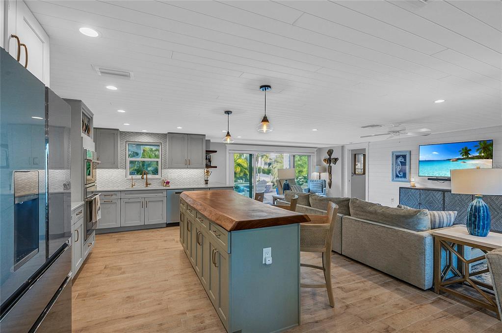 504 68th Street Holmes Beach, FL 34217 - Photo 14 of 25