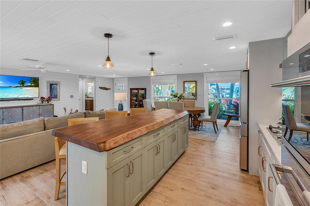 504 68th Street Holmes Beach, FL 34217 - Photo 15 of 25