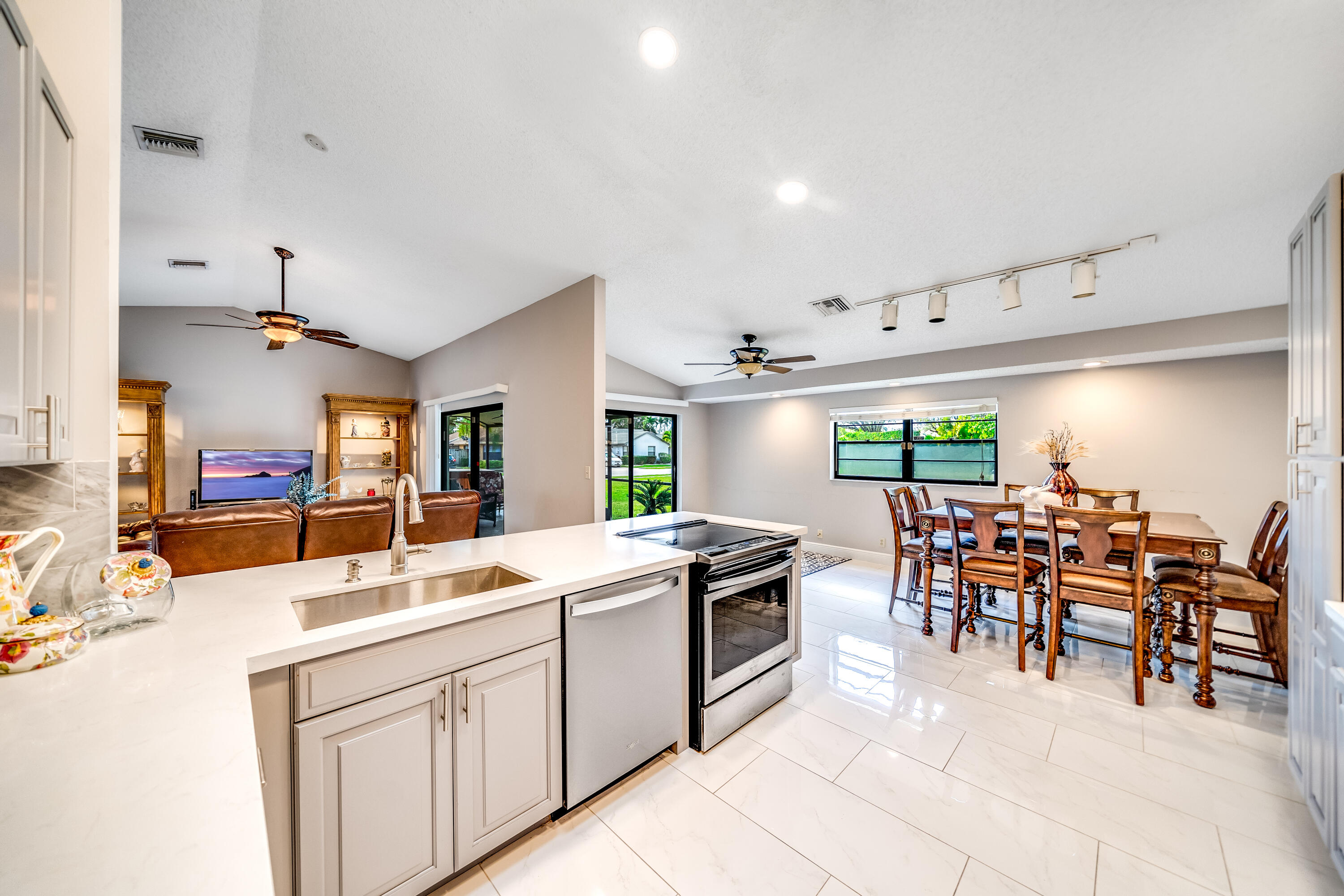 21121 Woodspring Avenue Boca Raton, FL 33428 - Photo 11 of 52 JOY07960