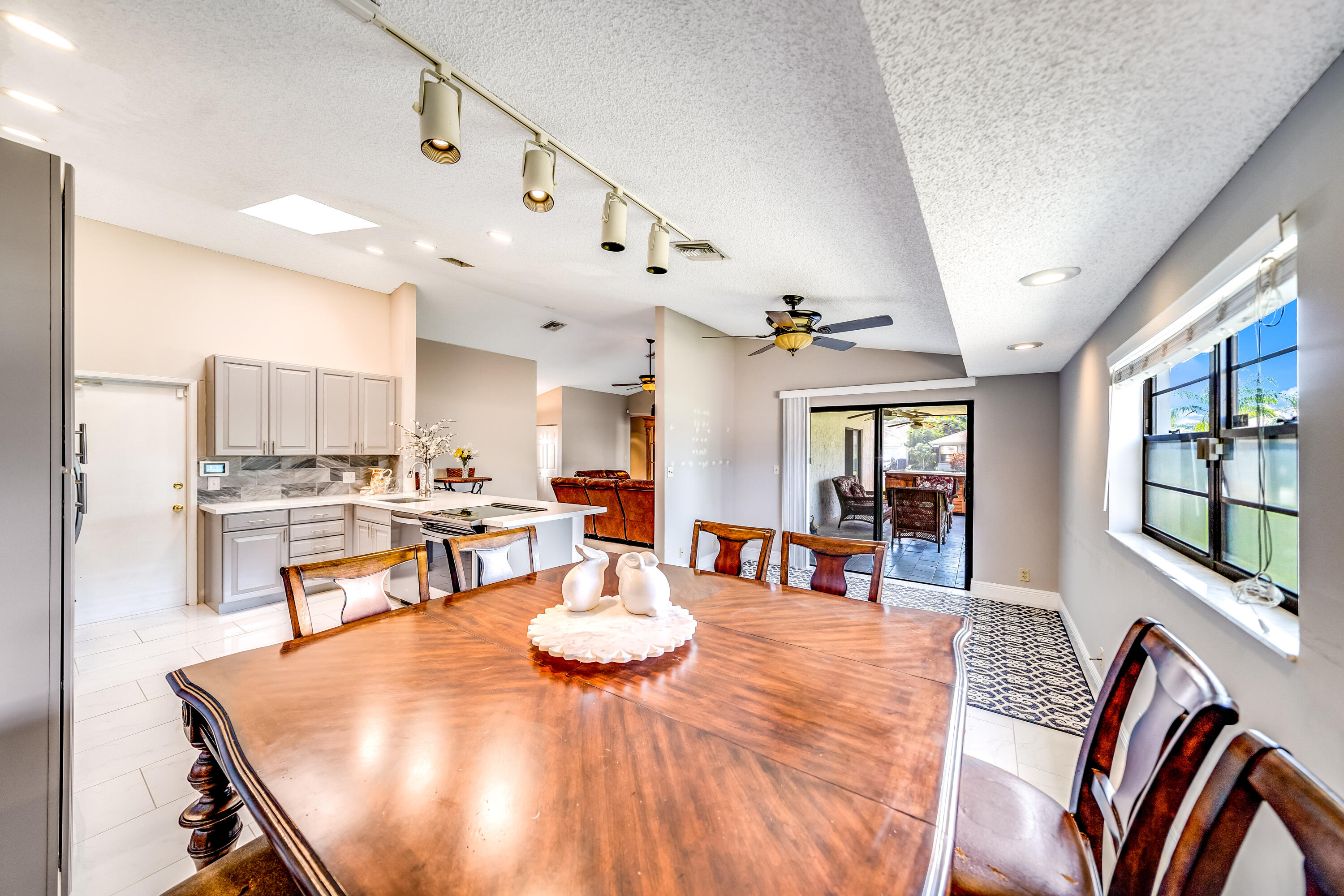 21121 Woodspring Avenue Boca Raton, FL 33428 - Photo 20 of 52 JOY07936