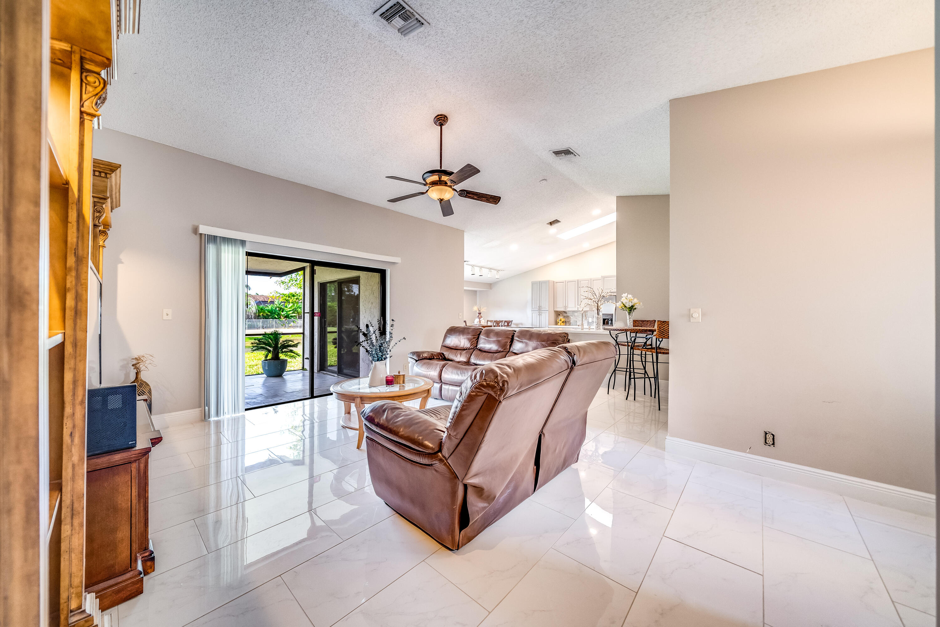 21121 Woodspring Avenue Boca Raton, FL 33428 - Photo 22 of 52 JOY07909