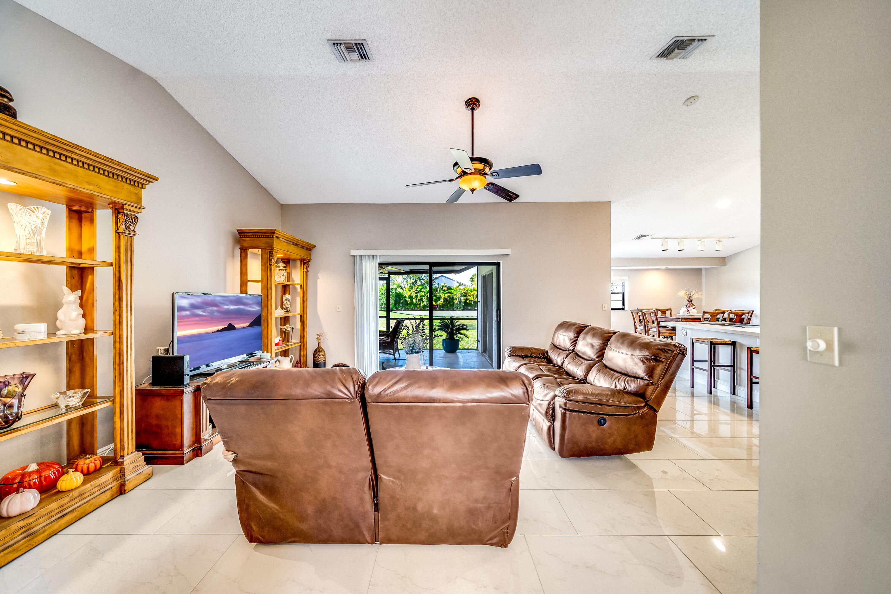 21121 Woodspring Avenue Boca Raton, FL 33428 - Photo 26 of 52 JOY07897