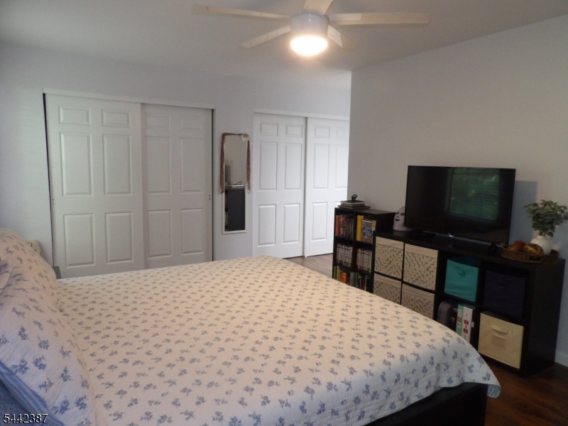 605 Timber Oaks Road Edison, NJ 08820 - Photo 14 of 25