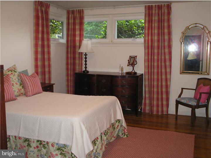 329 Crest Park Road Philadelphia, PA 19119 - Photo 11 of 16 Master Bedroom