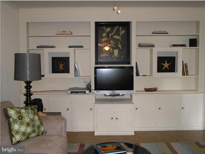 329 Crest Park Road Philadelphia, PA 19119 - Photo 9 of 16 Family Room