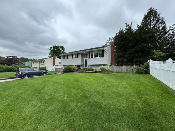 $629,990 | 20 Bayberry Road, Ronkonkoma, NY 11779