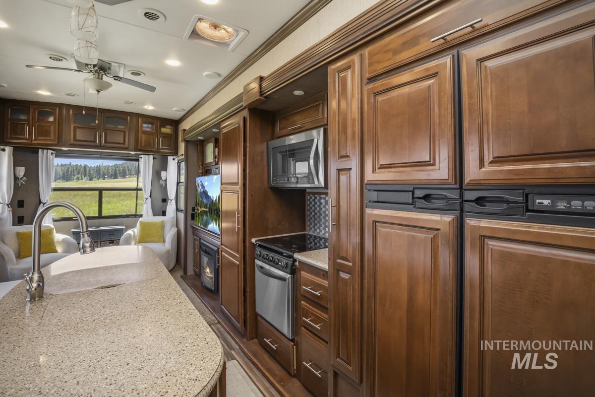 44 Pats Lane Cascade, ID 83611 - Photo 16 of 33 Kitchen Area