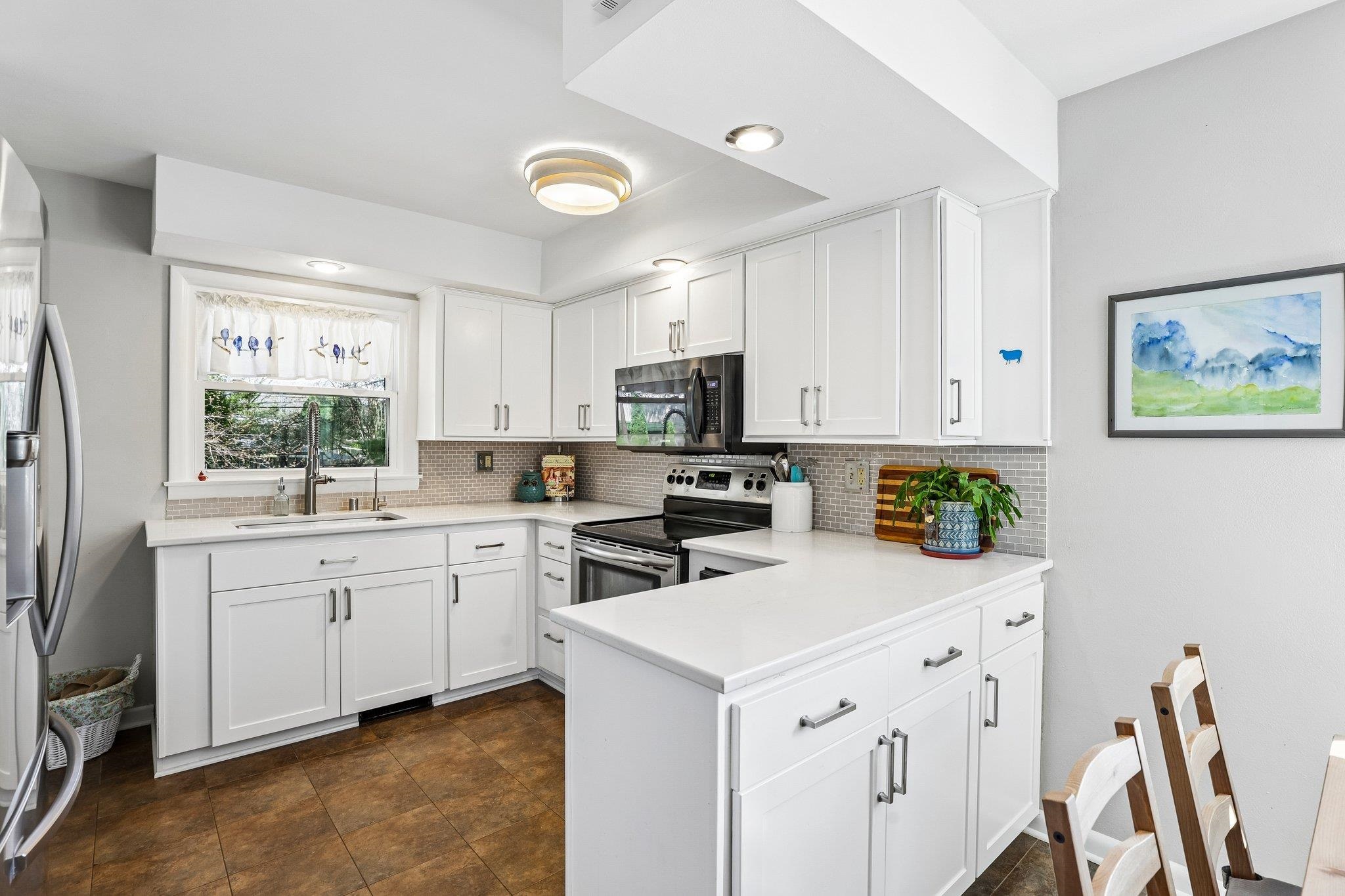 6410 Lakeview Boulevard Middleton, WI 53562 - Photo 7 of 44