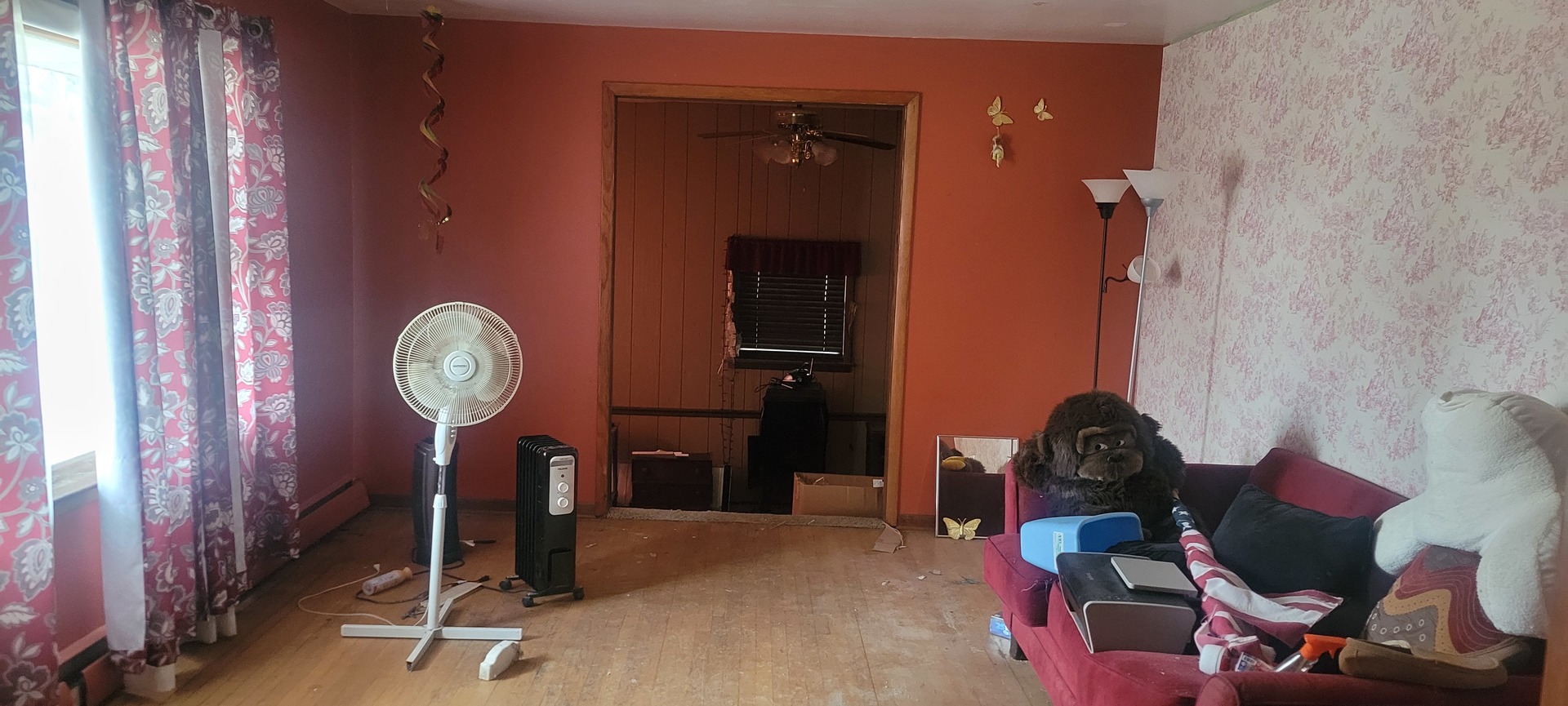 927 Walter Street Lemont, IL 60439 - Photo 4 of 16 a room with gym equipment