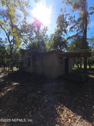 a view of a yard with a tree