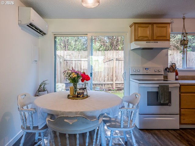 14655 Southwest 76th Avenue, Unit 2 Portland, OR 97224 - Photo 9 of 31 Dining Area