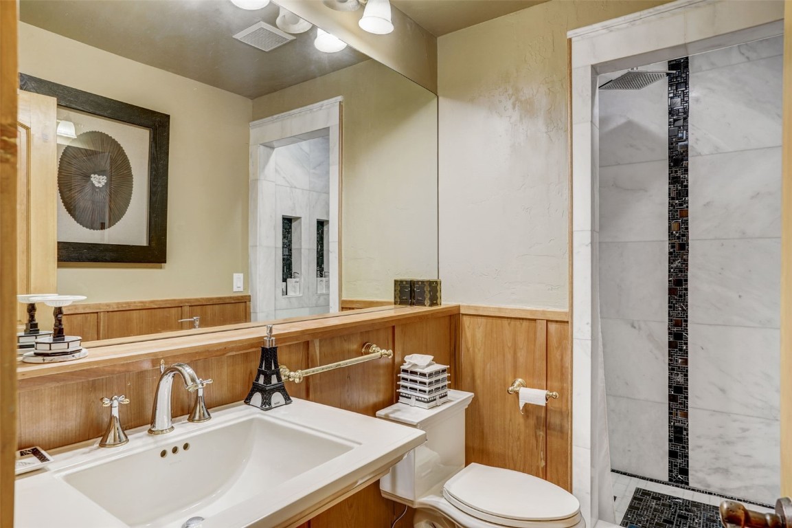 145 Gold Run Circle Dillon, CO 80435 - Photo 19 of 50 a bathroom with a sink and a mirror