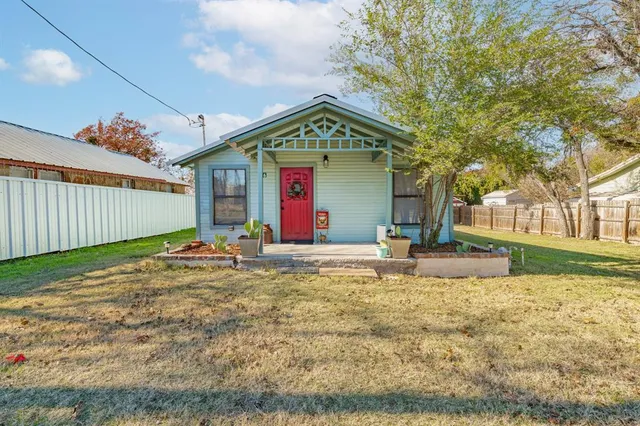 $150,000 | 816 South Houston Street, De Leon, TX 76444