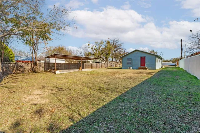 $150,000 | 816 South Houston Street, De Leon, TX 76444