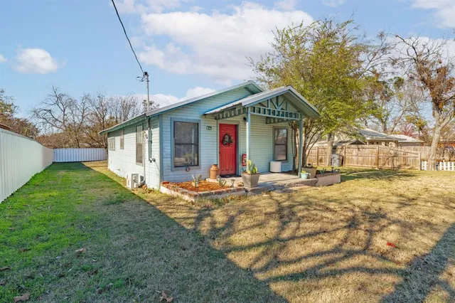 $150,000 | 816 South Houston Street, De Leon, TX 76444