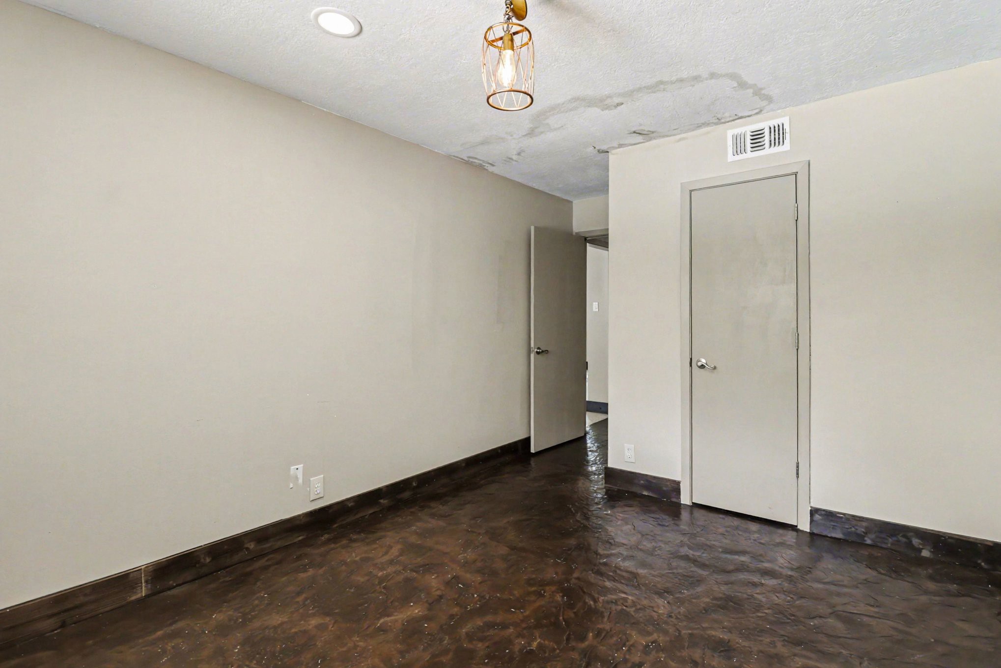5251 Birdwood Road Houston, TX 77096 - Photo 20 of 35