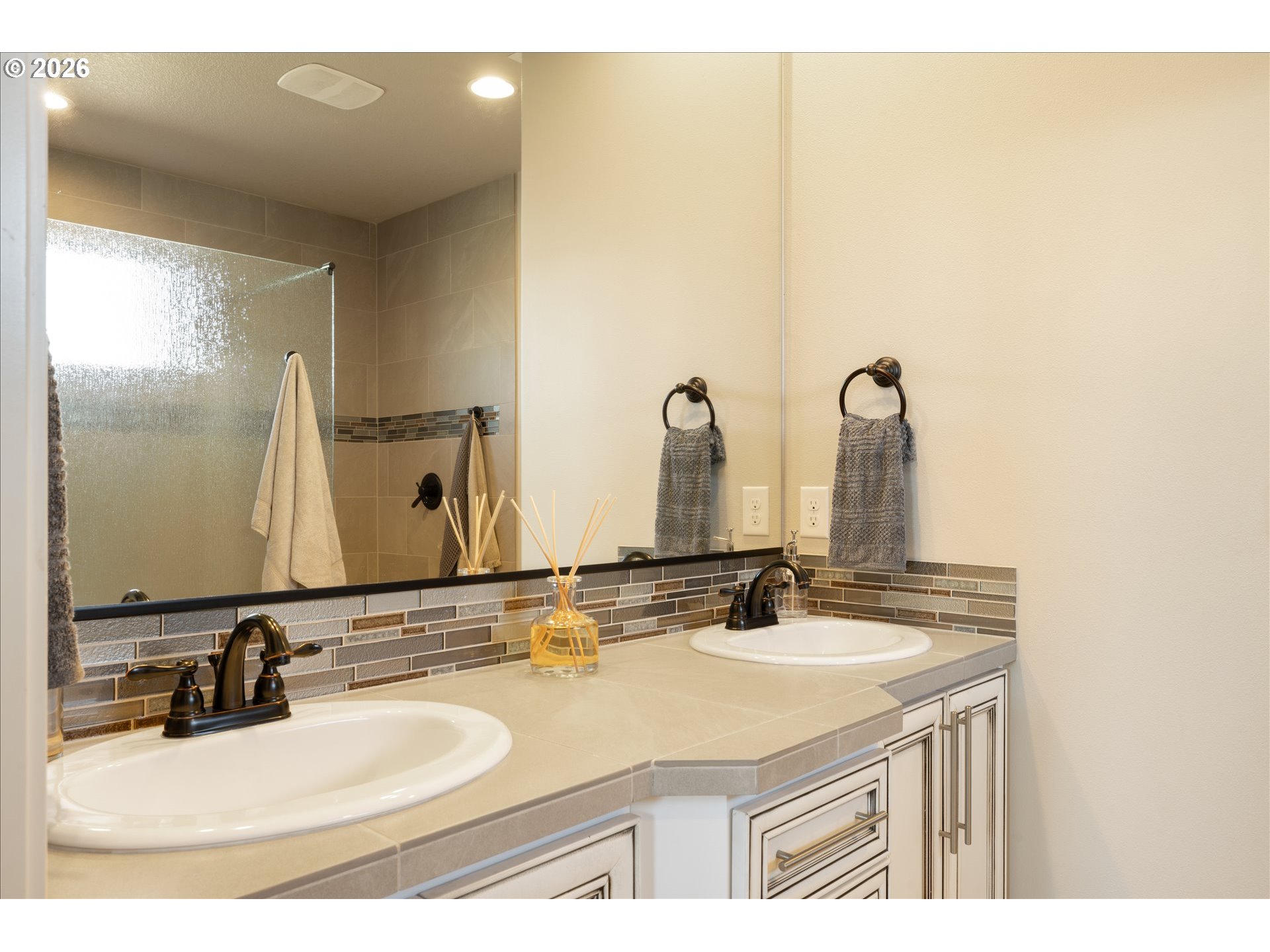 1889 South Harrier Road Ridgefield, WA 98642 - Photo 18 of 29 a bathroom with a double vanity sink and a mirror