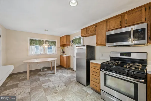 $289,999 | 806 West Penn Pines Boulevard, Aldan, PA 19018