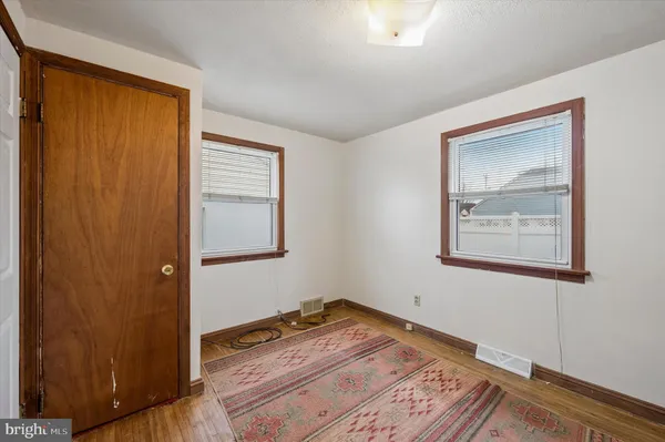 $289,999 | 806 West Penn Pines Boulevard, Aldan, PA 19018