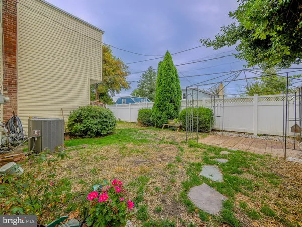 $289,999 | 806 West Penn Pines Boulevard, Aldan, PA 19018