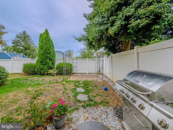 $289,999 | 806 West Penn Pines Boulevard, Aldan, PA 19018