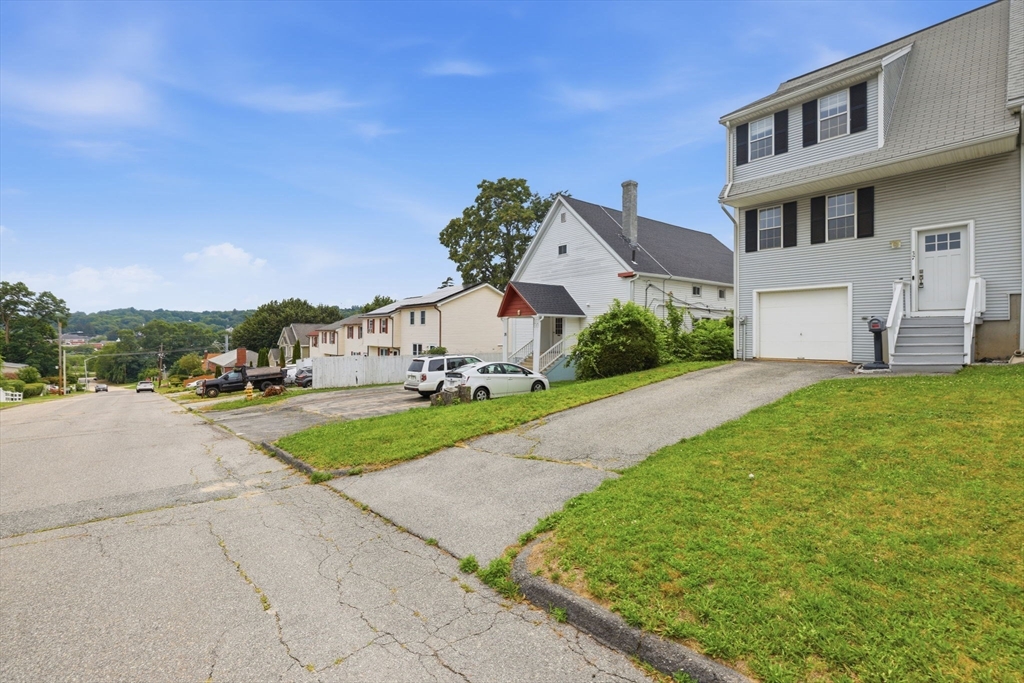 37 Grammont Road Worcester, MA 01607 - Photo 3 of 37