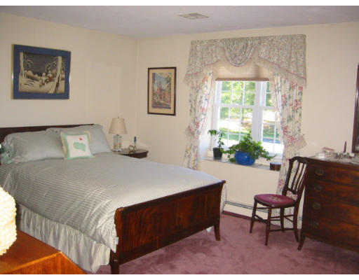 608 A Ridgefield Circle, Unit A Clinton, MA 01510 - Photo 5 of 8 Gallery Image 5