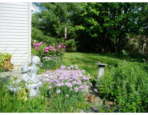 608 A Ridgefield Circle, Unit A Clinton, MA 01510 - Photo 8 of 8 Gallery Image 8