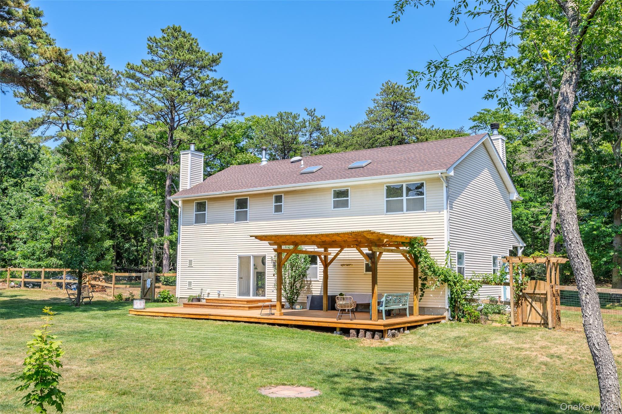 22 Bellhaven Road Bellport, NY 11713 - Photo 3 of 45