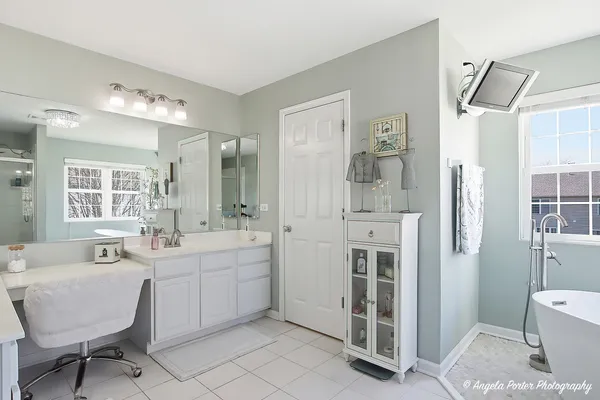 $668,900 | 9 Laurel Valley Court, Lake In The Hills, IL 60156