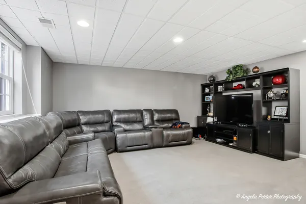 $668,900 | 9 Laurel Valley Court, Lake In The Hills, IL 60156