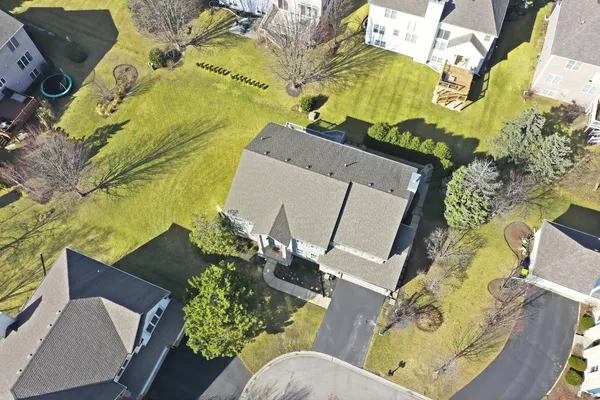 $668,900 | 9 Laurel Valley Court, Lake In The Hills, IL 60156