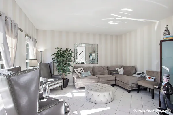 $668,900 | 9 Laurel Valley Court, Lake In The Hills, IL 60156
