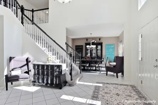 $668,900 | 9 Laurel Valley Court, Lake In The Hills, IL 60156