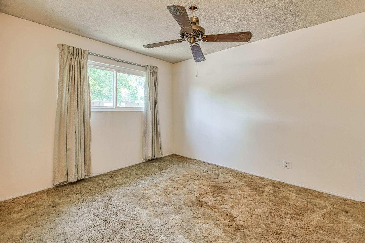 148 Russell Avenue Clovis, CA 93612 - Photo 21 of 33 a view of a big room with a window