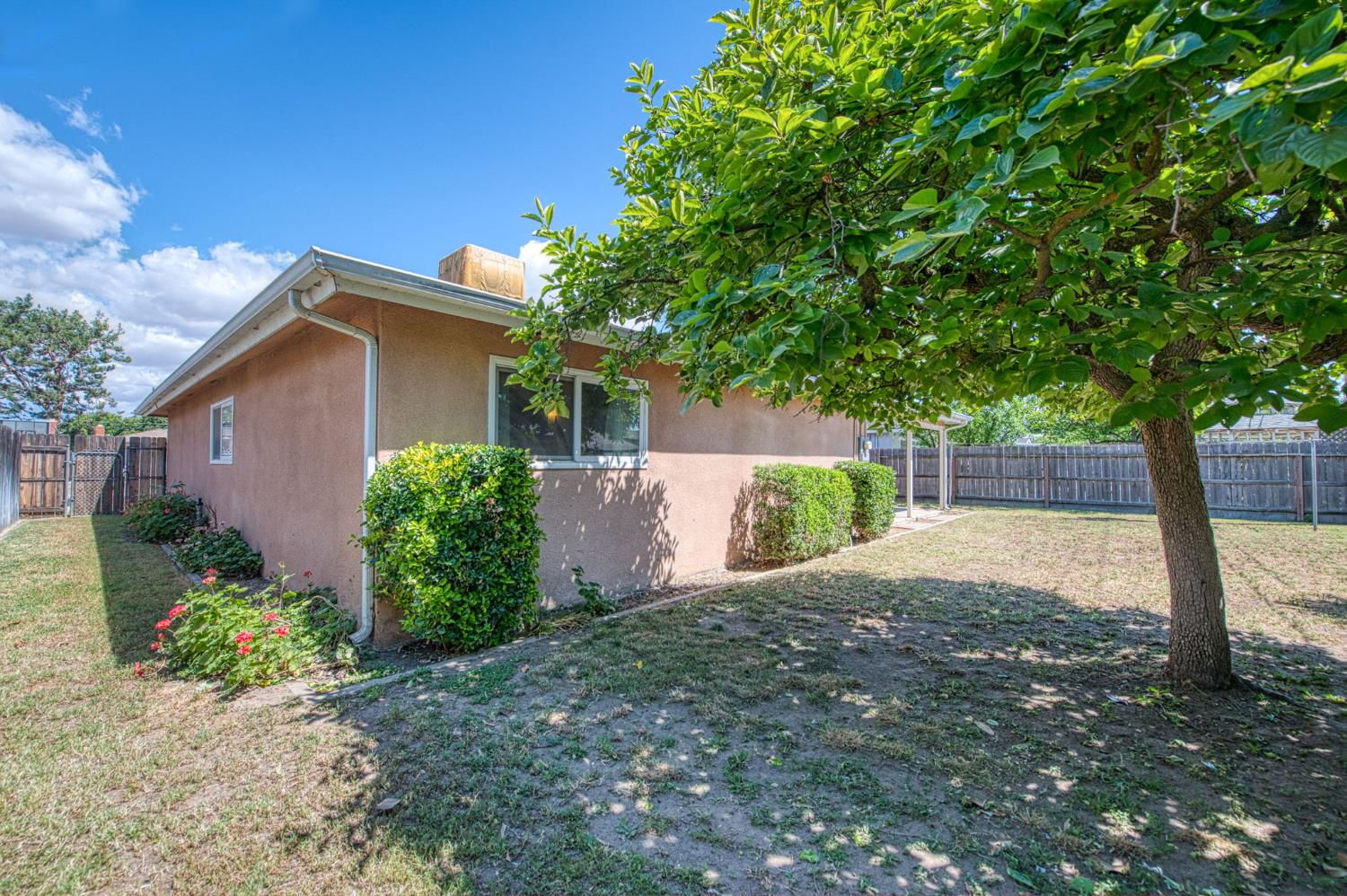 148 Russell Avenue Clovis, CA 93612 - Photo 32 of 33 a front view of a house with a yard