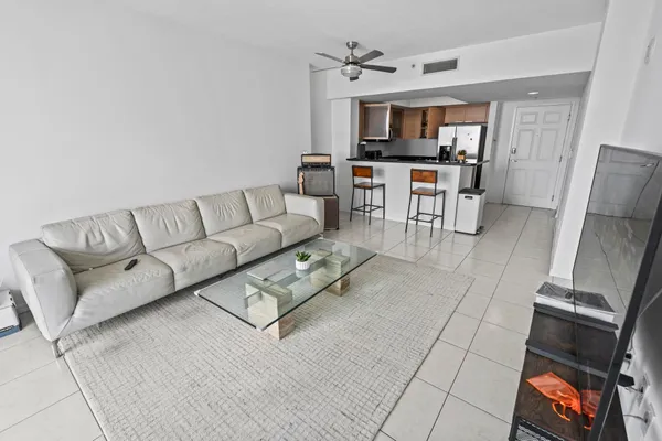 $252,900 | 140 South Dixie Highway, Unit 905, Hollywood, FL 33020