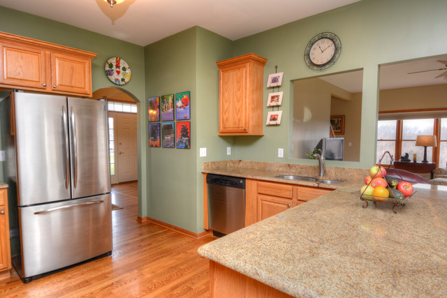 39W117 Bartelt Road Geneva, IL 60134 - Photo 8 of 21 Gallery Image 8