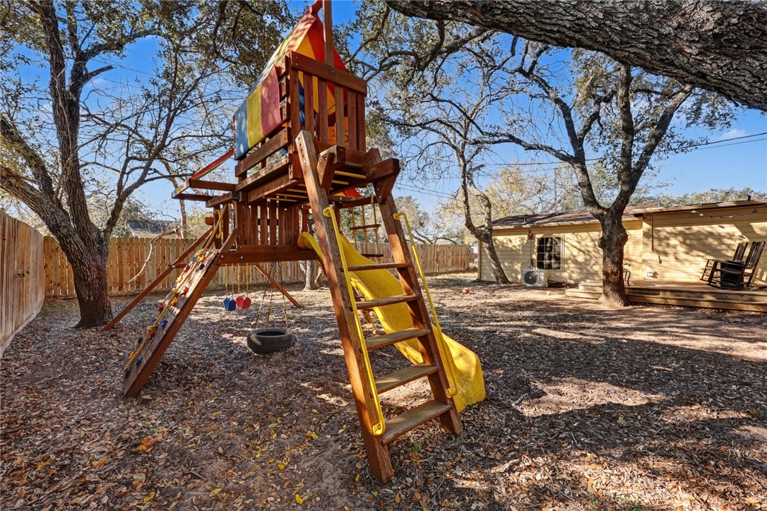 708 East Main Street Sinton, TX 78387 - Photo 27 of 28 a view of a park with iron fence