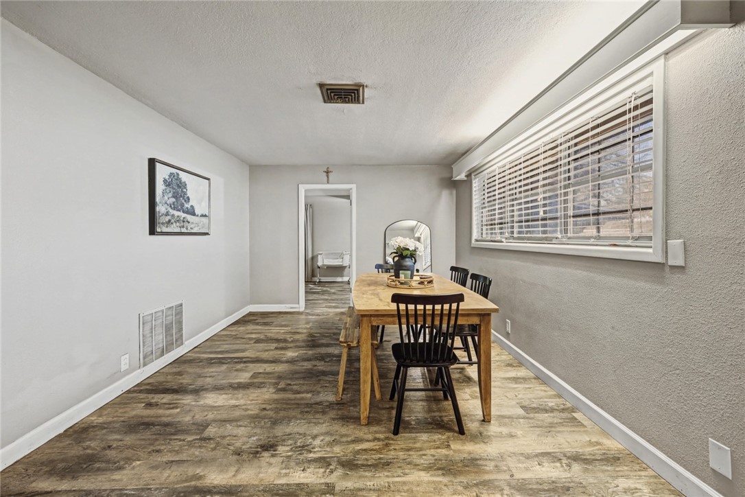 708 East Main Street Sinton, TX 78387 - Photo 9 of 28 a view of a workspace with furniture