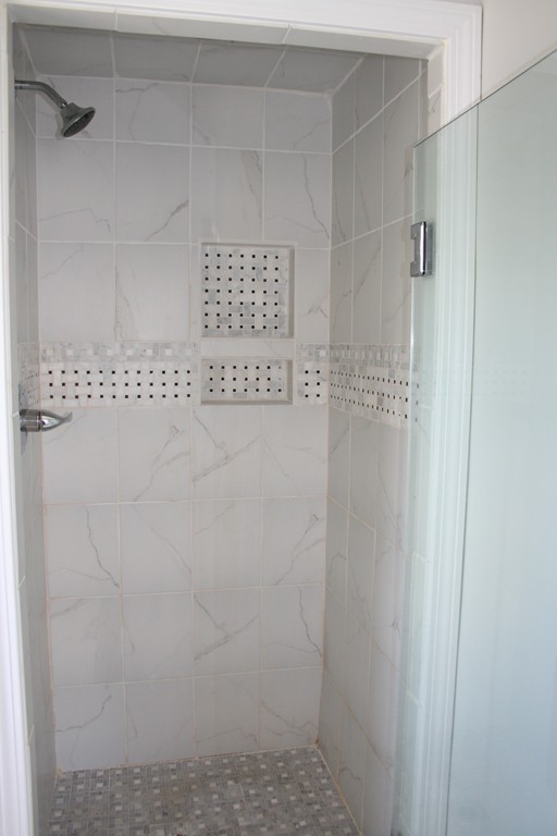 19 Dellwood Road Worcester, MA 01602 - Photo 18 of 26 a bathroom with a shower