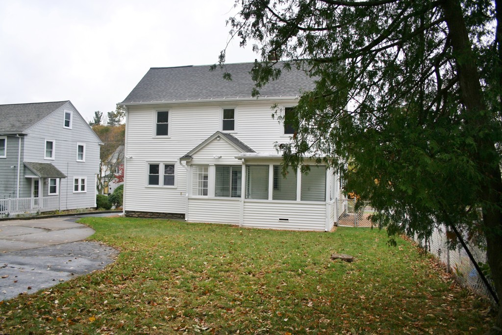 19 Dellwood Road Worcester, MA 01602 - Photo 25 of 26 front view of a house with a yard