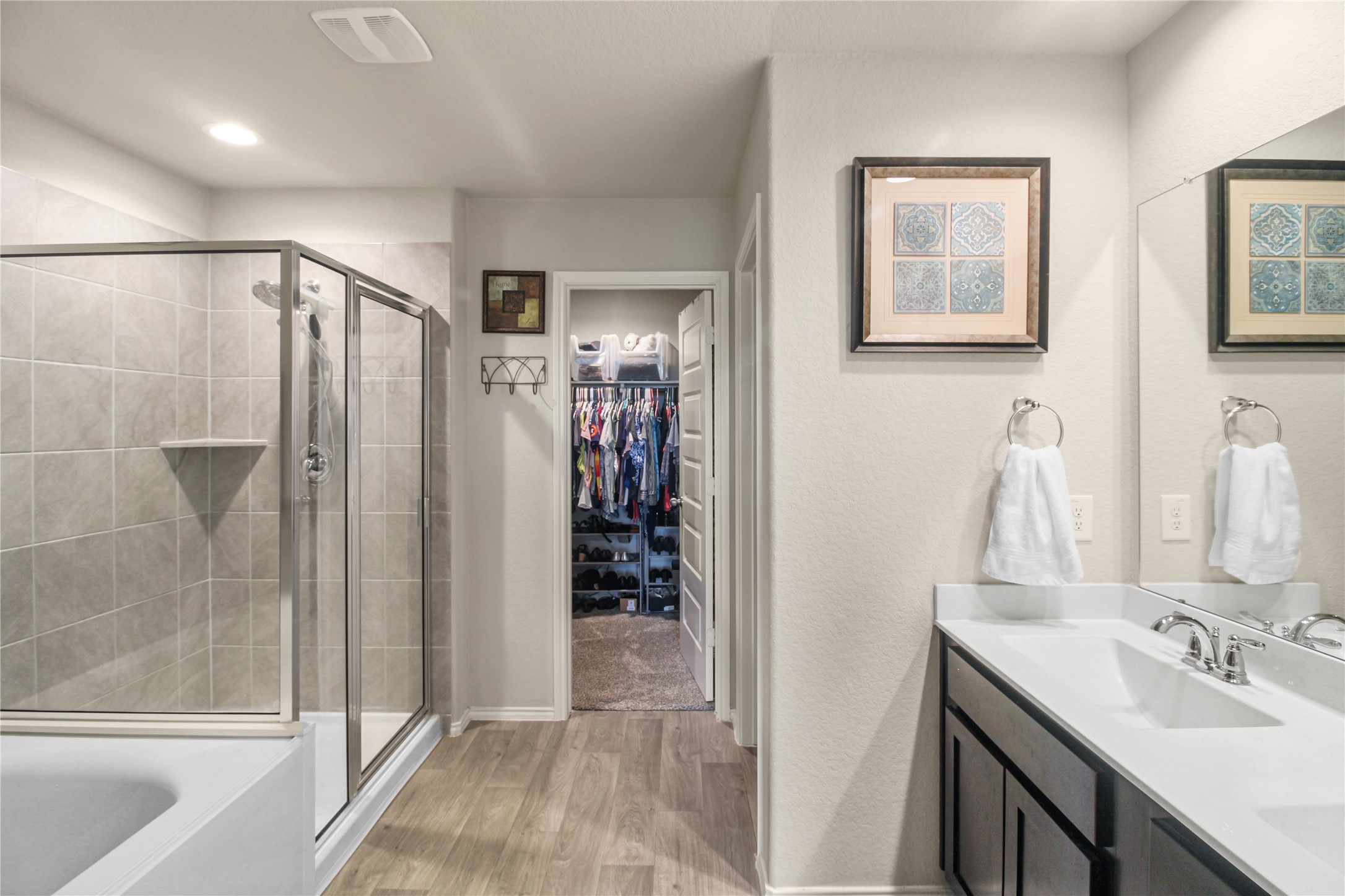 6706 Twin Oaks Lane Rosenberg, TX 77469 - Photo 13 of 32 Master on suite w/private toilet room and door