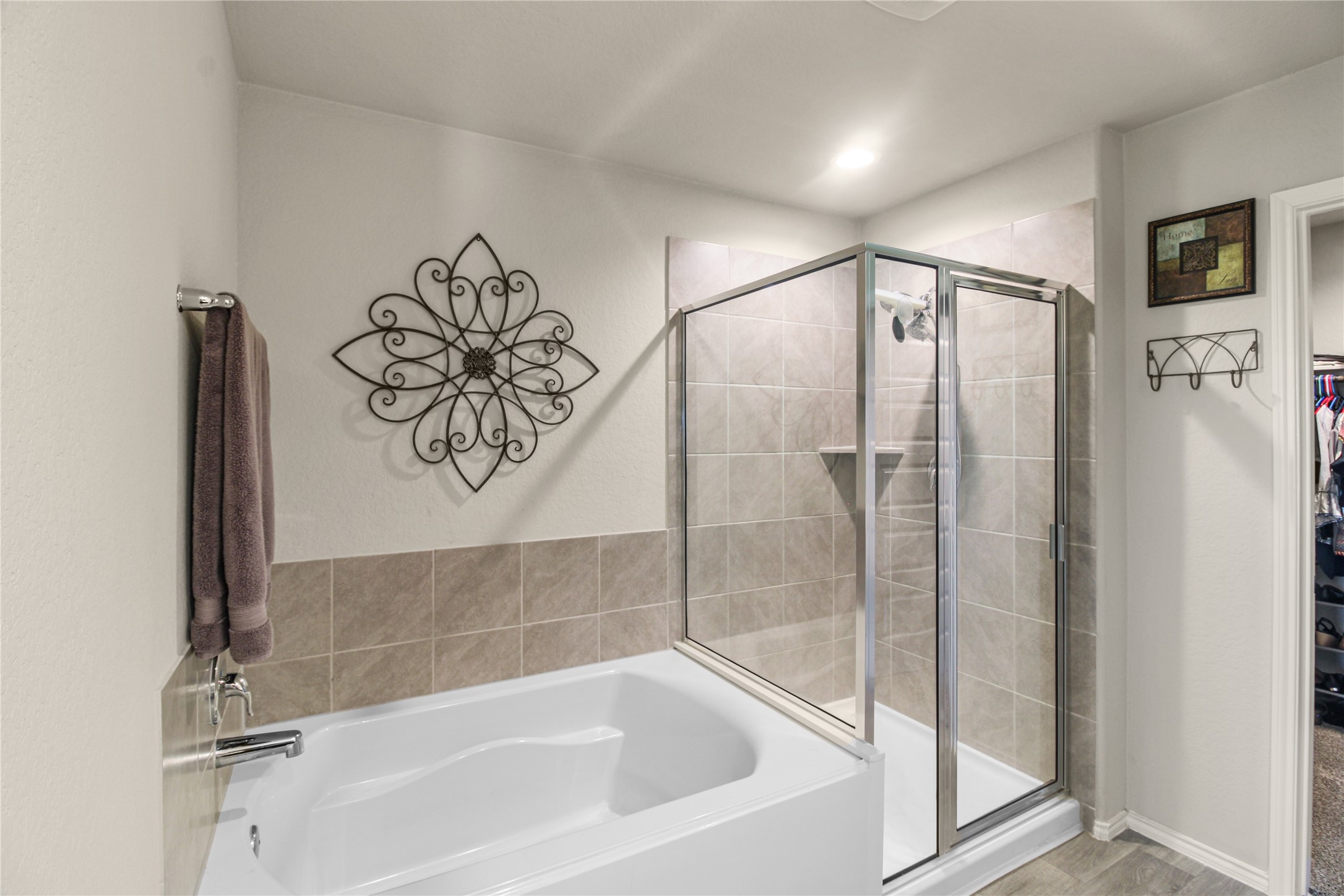 6706 Twin Oaks Lane Rosenberg, TX 77469 - Photo 14 of 32 Large soaker tub with oversized shower