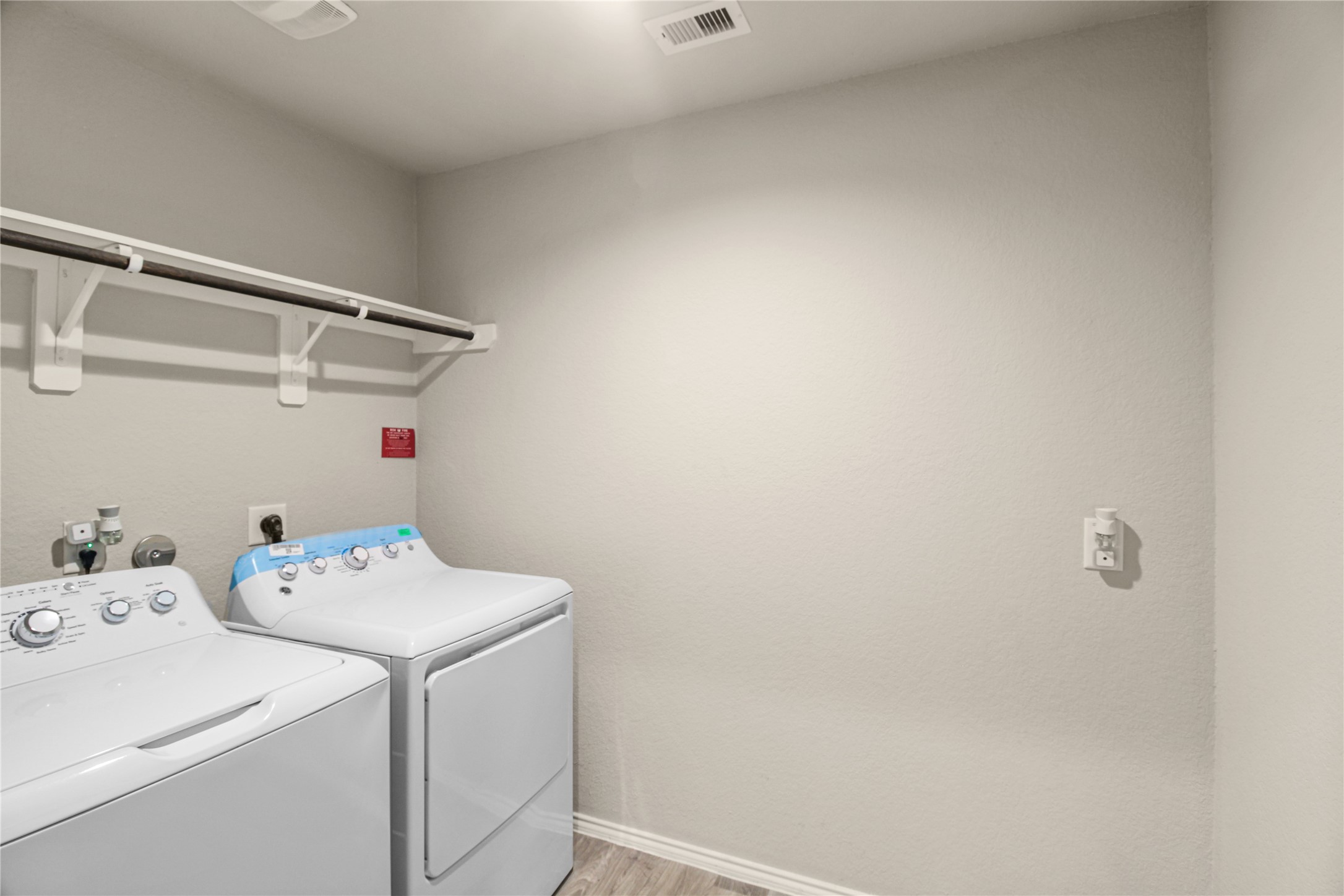 6706 Twin Oaks Lane Rosenberg, TX 77469 - Photo 18 of 32 Very spacious utility room w/space for an extra refrigerator