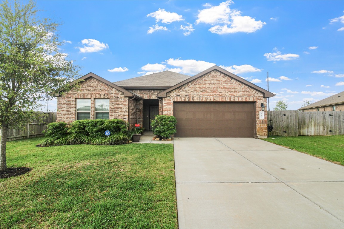 6706 Twin Oaks Lane Rosenberg, TX 77469 - Photo 2 of 32 America's #1 Home Builder- DR. Horton Express home