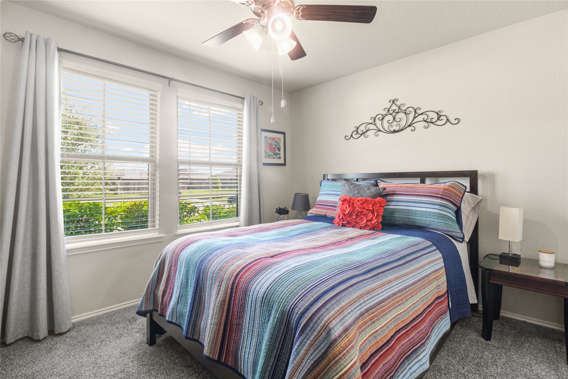 6706 Twin Oaks Lane Rosenberg, TX 77469 - Photo 27 of 32 Secondary room- Guest room in front of the house w/ lots of light