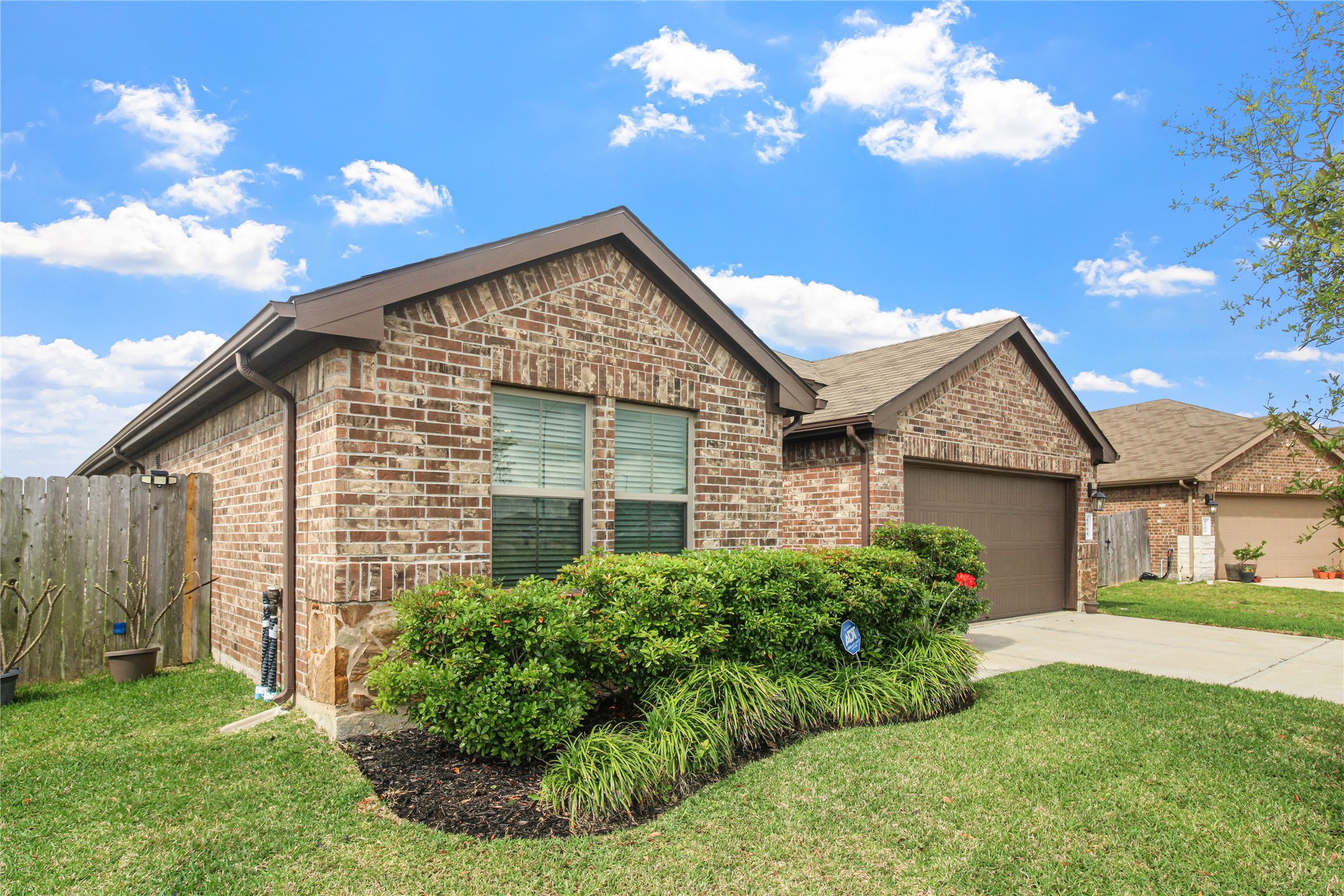 6706 Twin Oaks Lane Rosenberg, TX 77469 - Photo 3 of 32 Fences on both sides moved closer to the front for more window privacy and extra fenced yard,