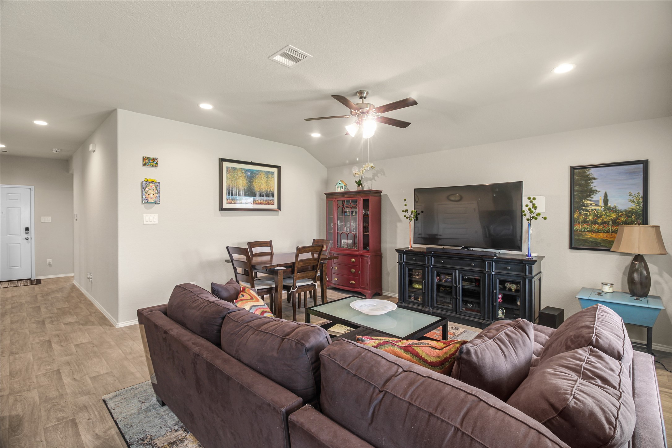 6706 Twin Oaks Lane Rosenberg, TX 77469 - Photo 6 of 32 Large open concept living area